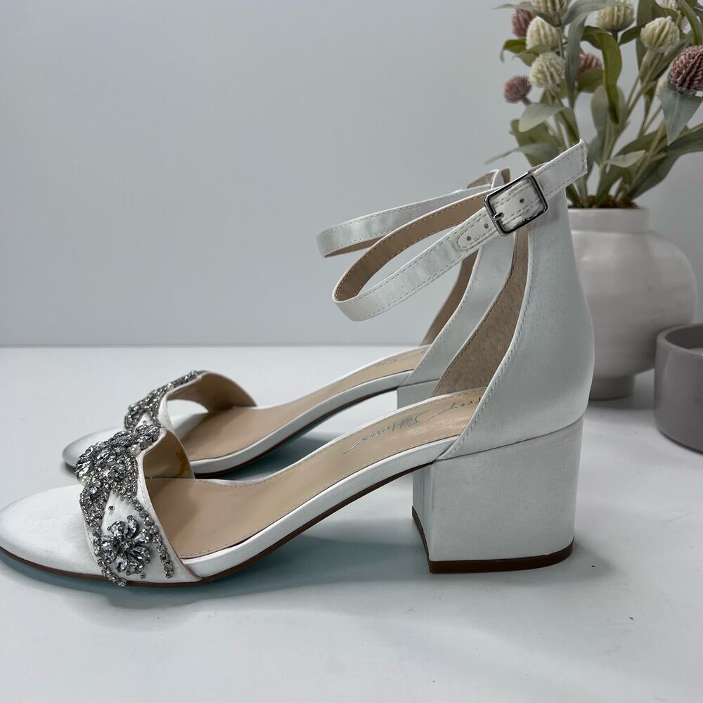 Betsey Johnson SB-Mel Block Heel Jeweled Satin Sandal Ivory Women 9M Tried On